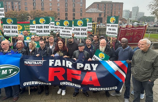 Image:Nautilus members, officials and supporters at the rally in Liverpool.
