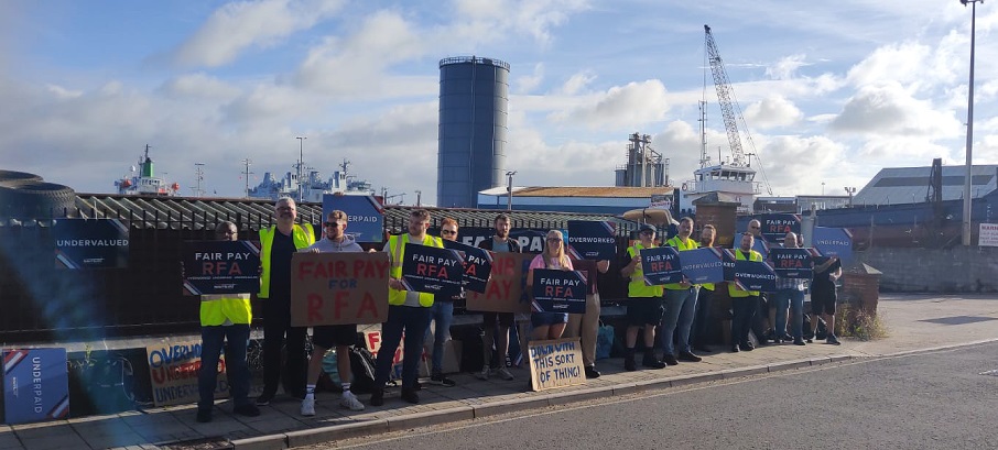 Image:Great turnout from Nautilus Royal Fleet Auxiliary officer members demonstrating in Portland.