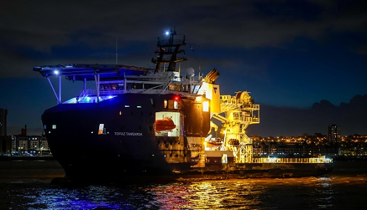 Image:The Topaz Tangaroa sailing into Cammell Laird, Birkenhead.  Source: Royal Navy