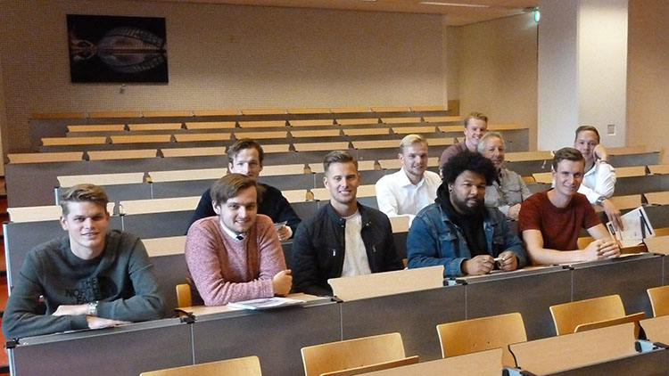 Image:Studenten Marof tijdens de Nautilus gastles