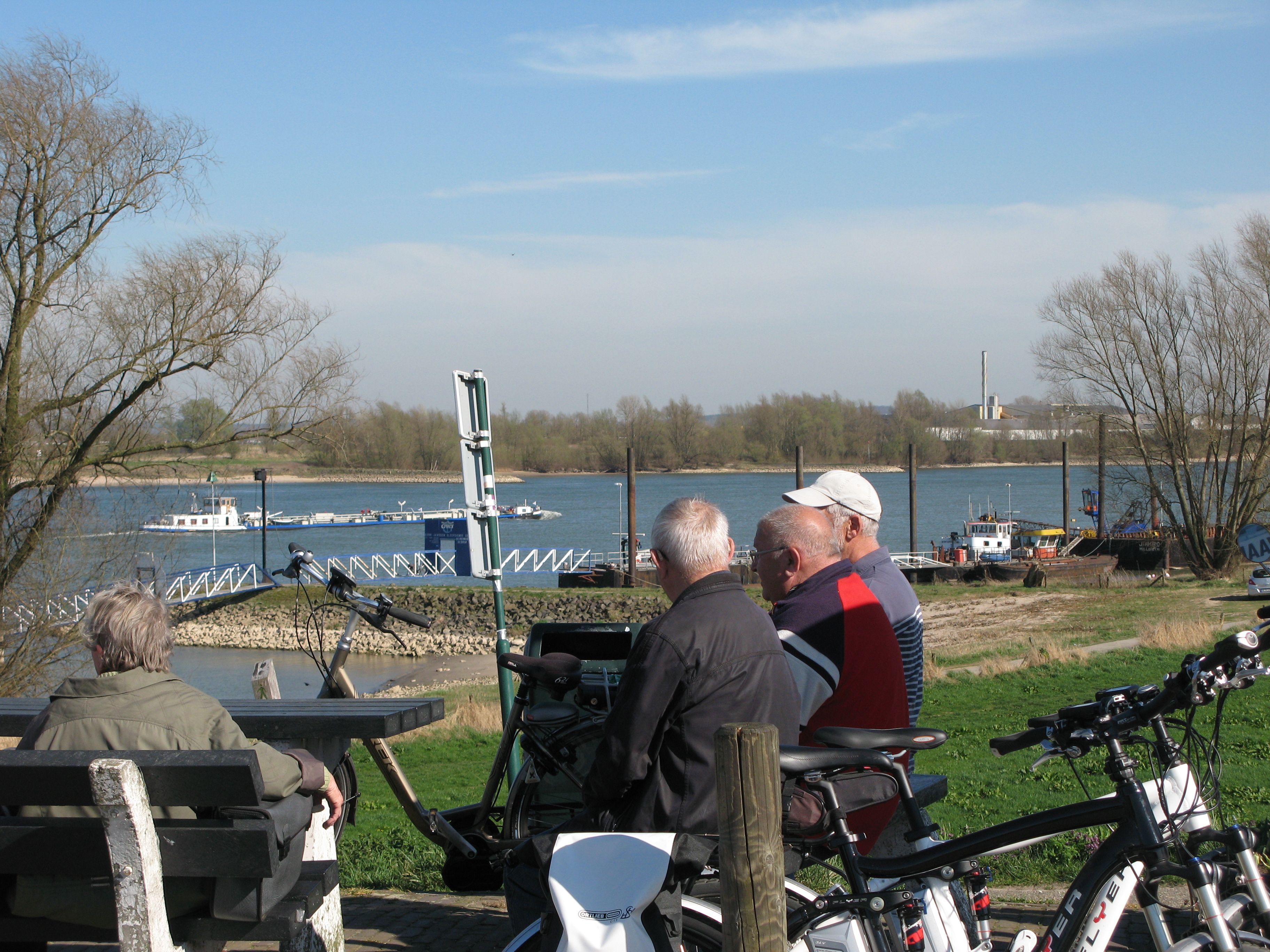 Image:Graag gaan we met onze leden in gesprek over de ontstane situatie en wel op: Vrijdag 9 maart a.s. in het Best Western Plus Berghotel, Utrechtseweg 225 te Amersfoort. Aanvang 12.00 uur.