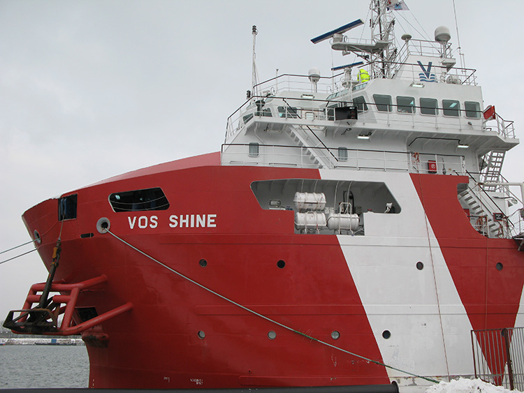 Image:Vroon Offshore werknemers bieden een petitie aan