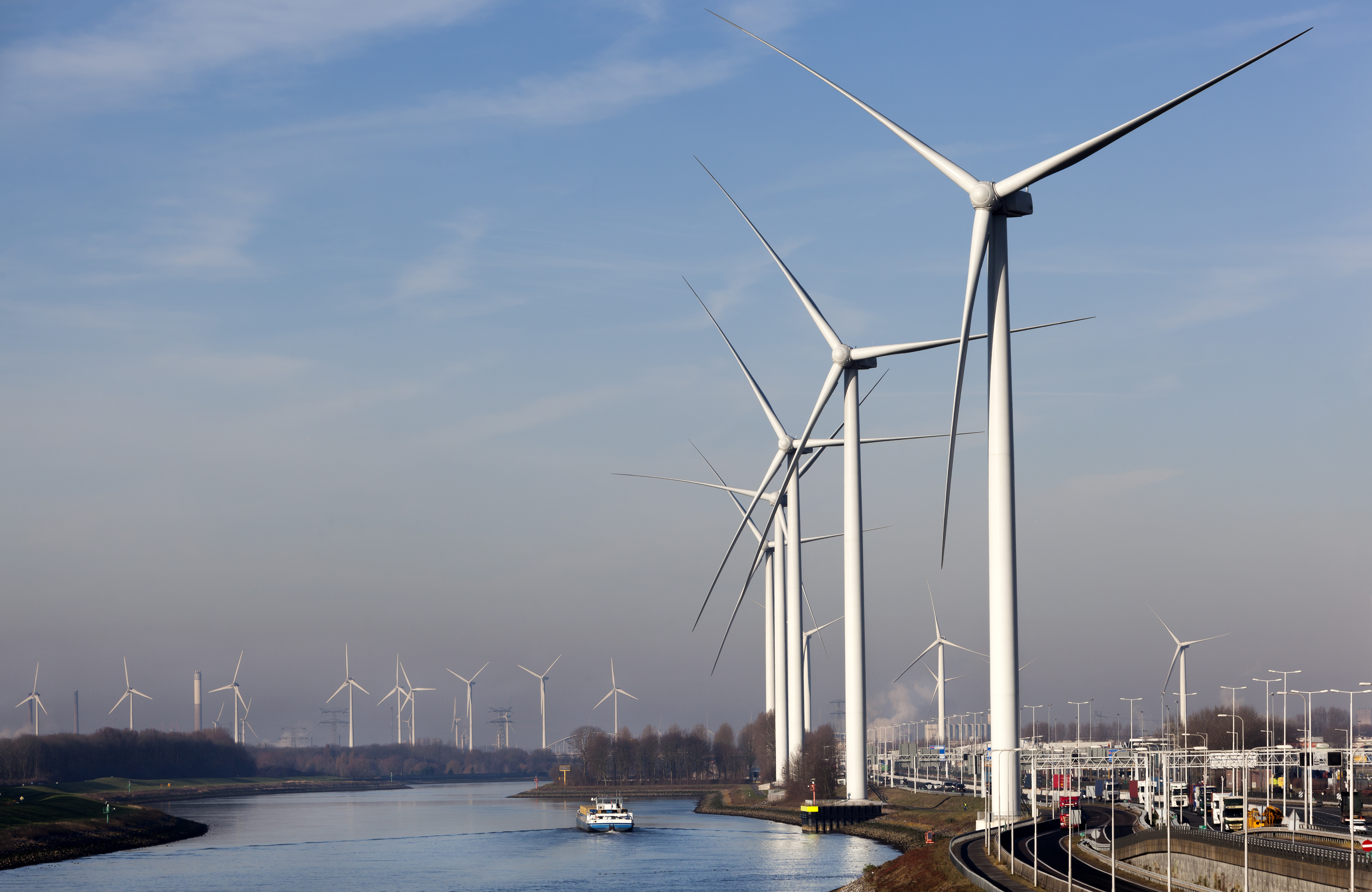 Image:Windturbines in Rotterdam