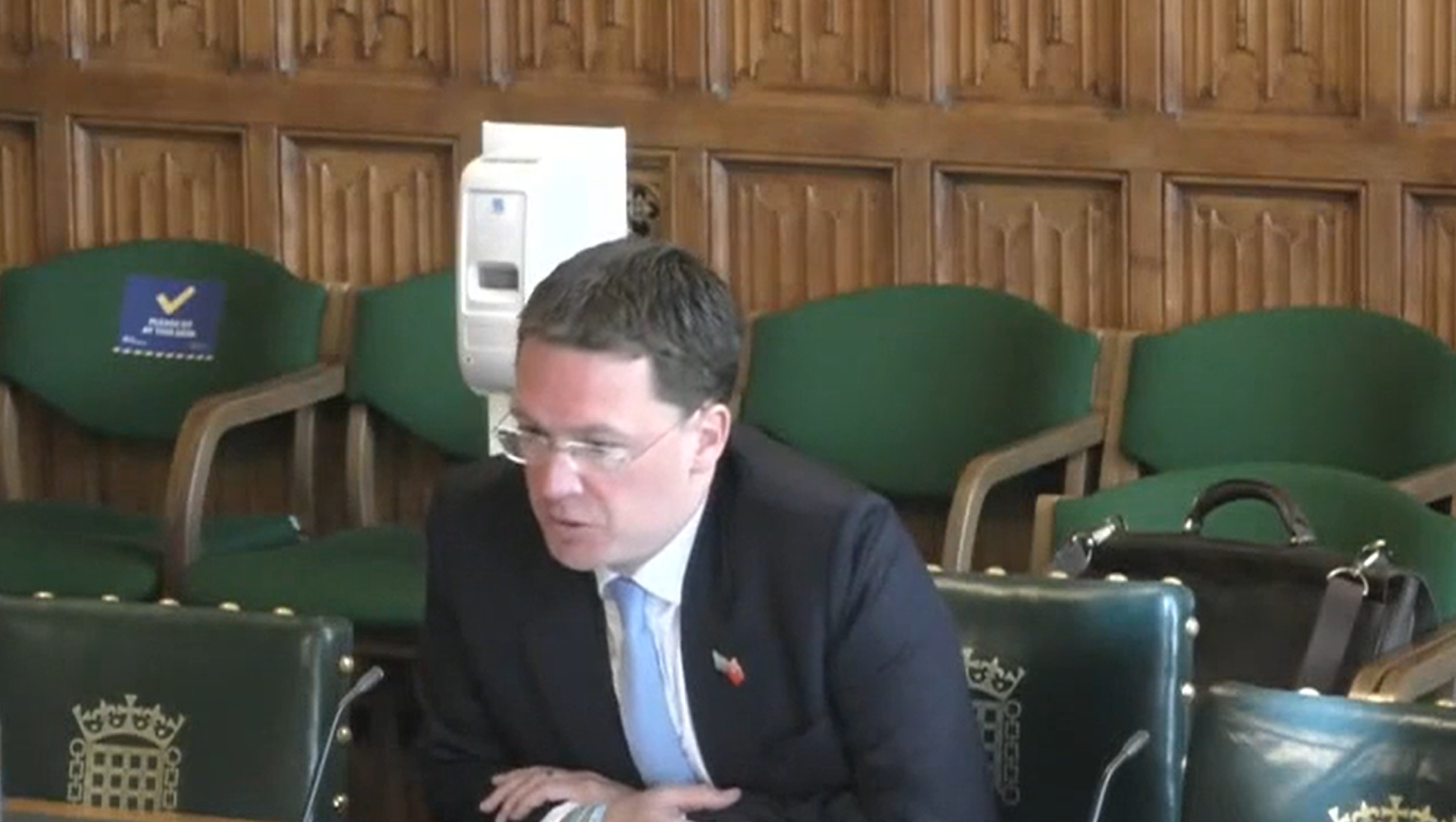 Image:Maritime minister Robert Courts addresses the transport select committee