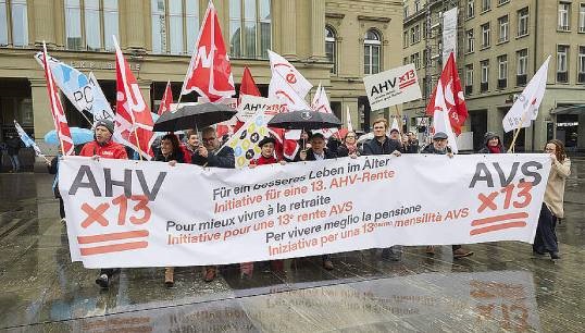 Image:Grosser Erfolg bei der Volksabstimmung. Damit also ein Grossteil der Nautilus-Mitglieder in der Binnenschifffahrt! Foto: Yoshiko Kusano/ SGB