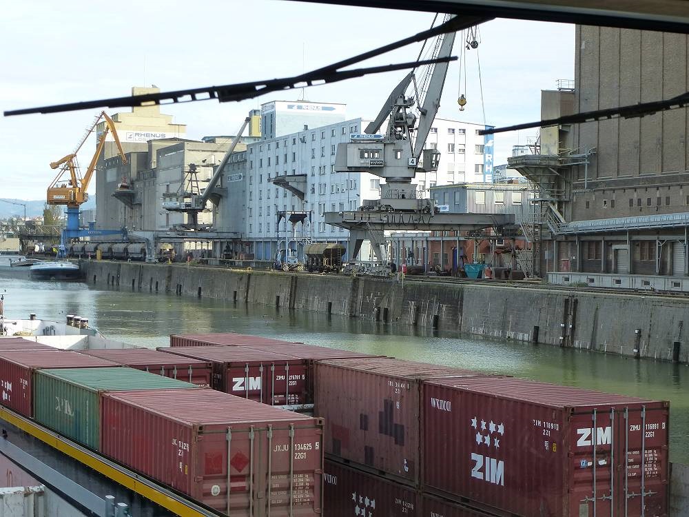 swiss_flagged_containership_webinsert.jpg