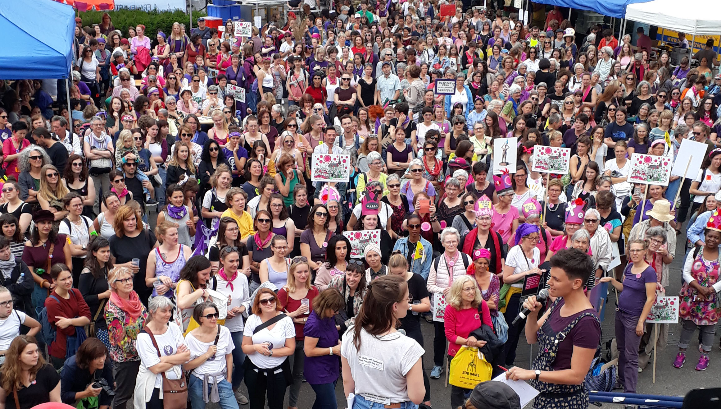 Image:A demonstration in Theaterplatz in Basel held during the Swiss women's strike.