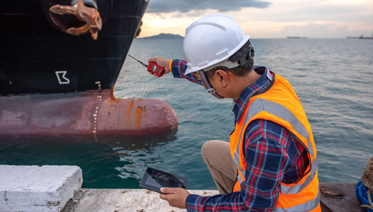 Image:A survey and inspection of the safety berthing of a vessel . Image: Iam Anupong/Getty Images