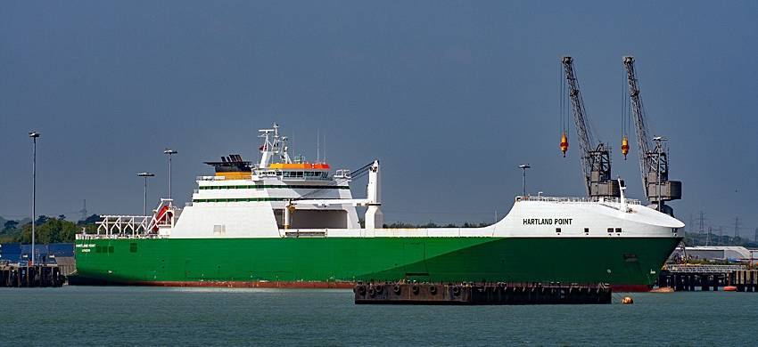 heavy_sealift_vessel_MV_Hartland_Point_foreland_shipping_wikimedia_commons_2013_webinsert.jpg