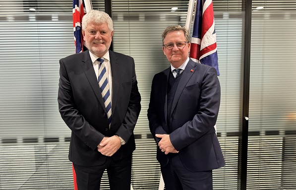 Image:Maritime minister Lord Davies of Gower, left, with Nautilus International general secretary Mark Dickinson. Credit: Nautilus International