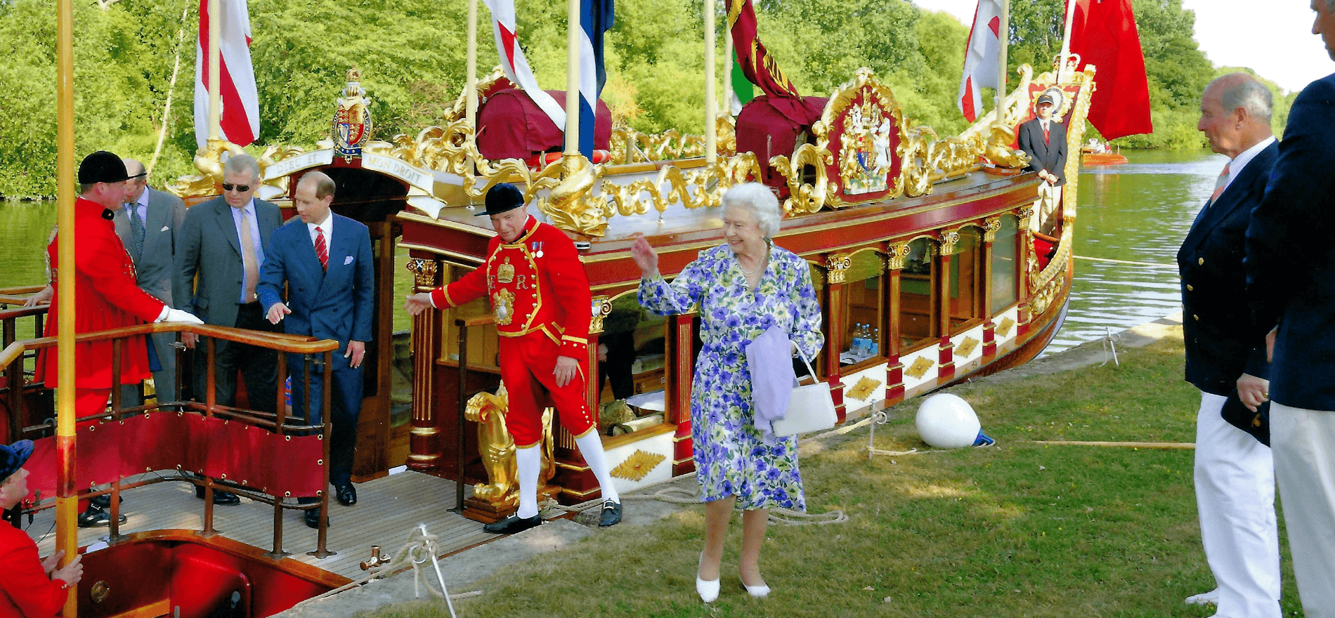p14_15 Queen_2_barge_MUK.png
