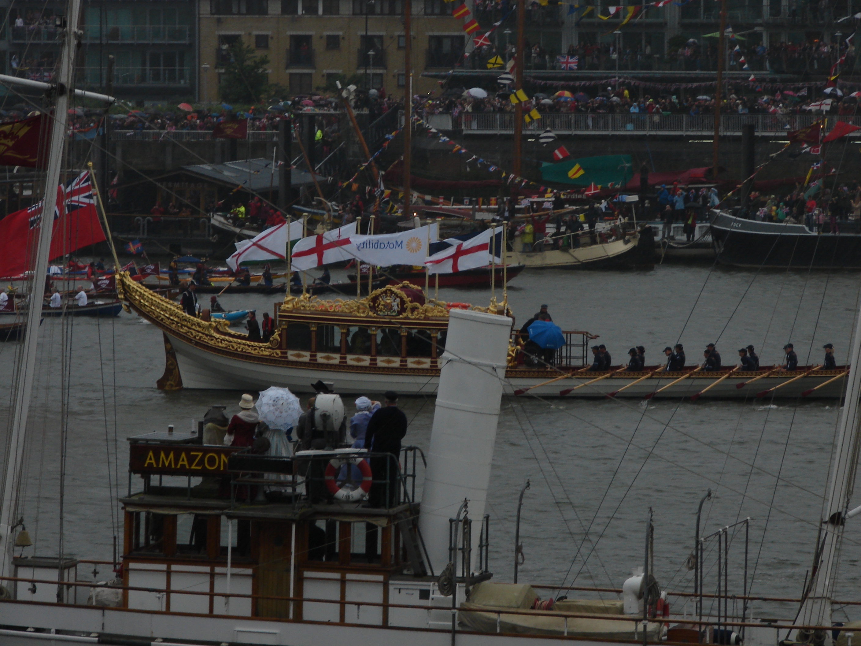 p14_15_gloriana3.jpg