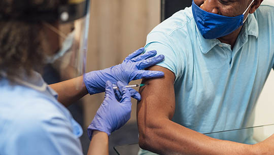 Image:The document acknowledges the special circumstances seafarers experience in accessing vaccination due to their working conditions.
