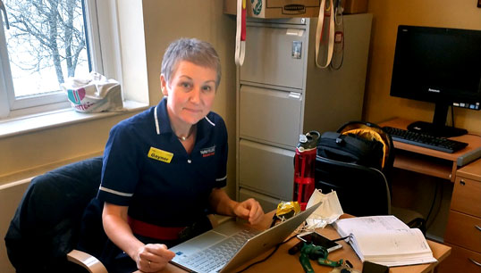 Image:Specialist dementia care nurse Gaynor Harrison at work at Nautilus Mariners' Park.