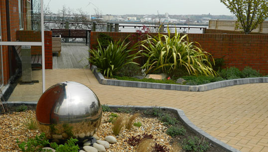 Image:Mariners' Park Care Home garden and view of the River Mersey.