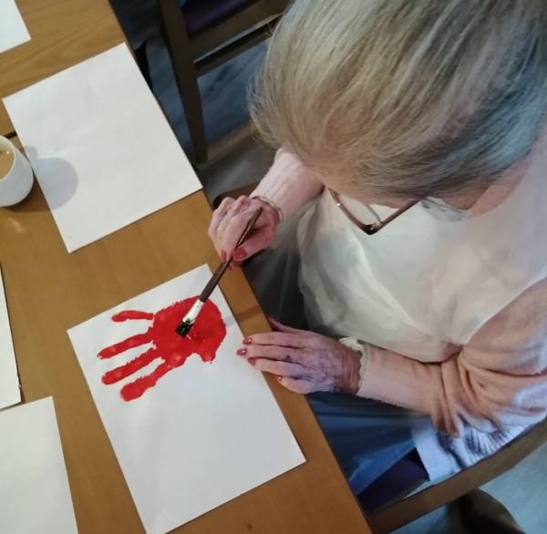2025_mariners_park_poppy_making_craft_event9_webinsert.jpg