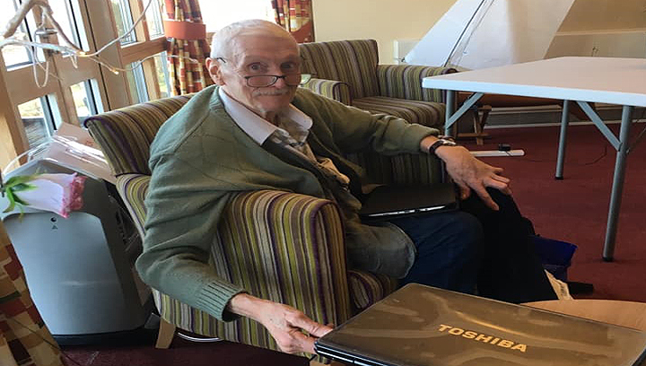 Image:Former bosun Brian Hughes was one of the Mariners' Park residents who learnt how to get the most from their personal devices during the visit by staff from Currys PC World.