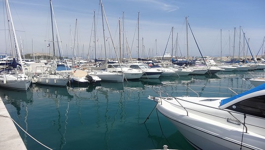 Image:The Maritime Prefecture of the Mediterranean has banned yachts of 20m or 24m from anchoring on areas across the French coast containing Posidonia, a protected species of seagrass. Image: Wikimedia Commons