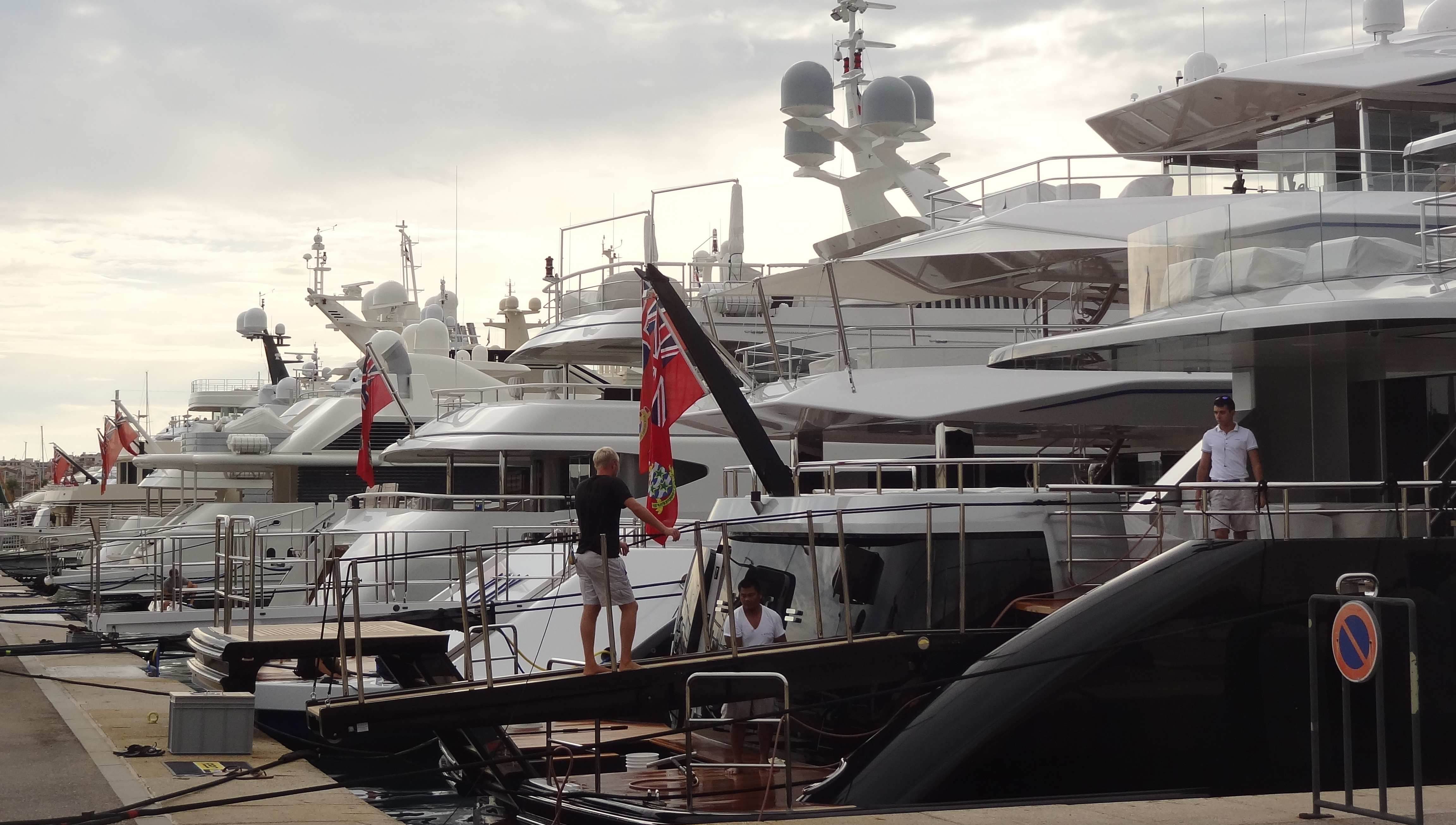 Image:Union officials will be hosting free member drop-in sessions offering advice on employment-related issues and assistance with the Commercial Yacht Service Record Book.