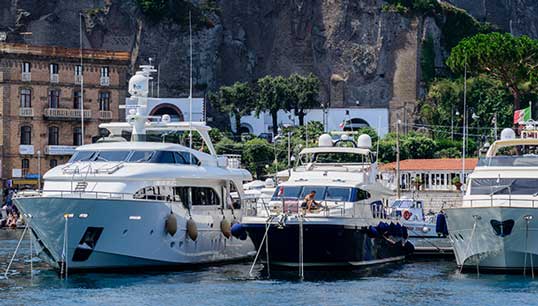 Image:Yachts in the Italian port of Sorrento. Image: Norbert Nagel / Wikimedia Commons